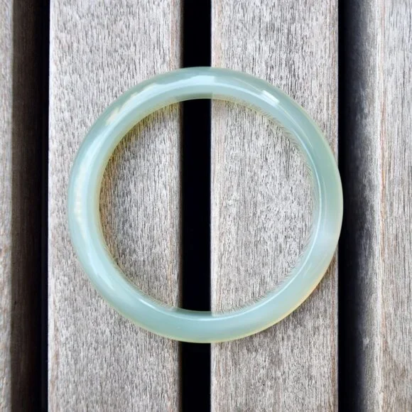 Elegant Jade Green Bracelet - Picture 3 of 6